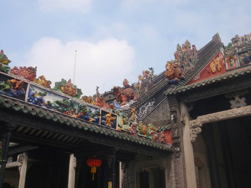 Roof lined objects representing many facets of Chinese Lore and Royal Emblems.